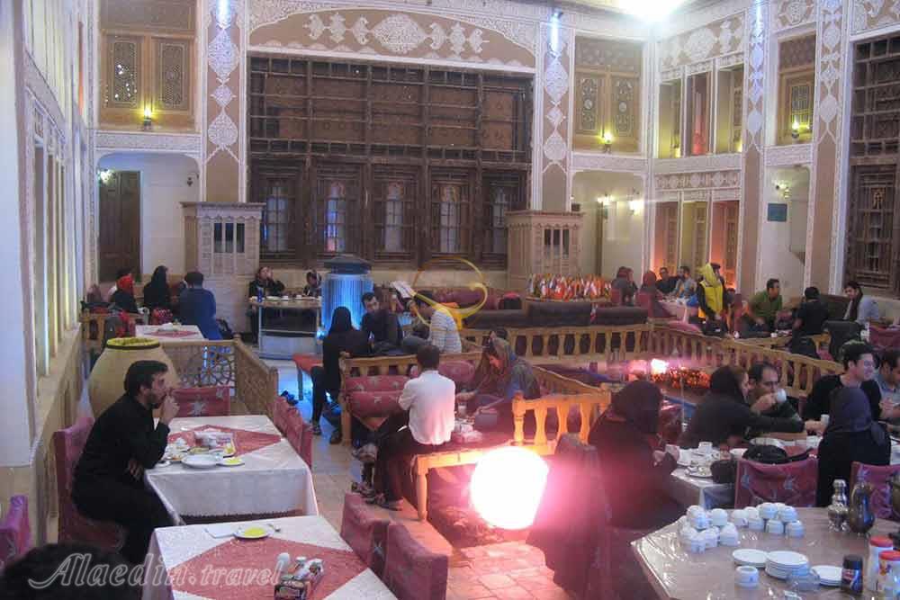 Restaurant of four star Maleko-tojar Hotel in Yazd| Alaedin Travel