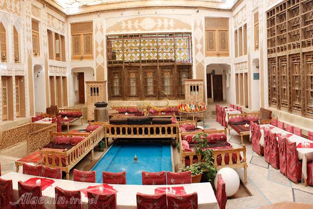 Restaurant of four star Maleko-tojar Hotel in Yazd| Alaedin Travel