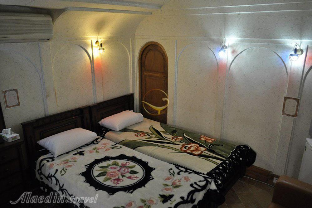 Twin room of three star Morshed Garden Hotel in Yazd| Alaedin Travel