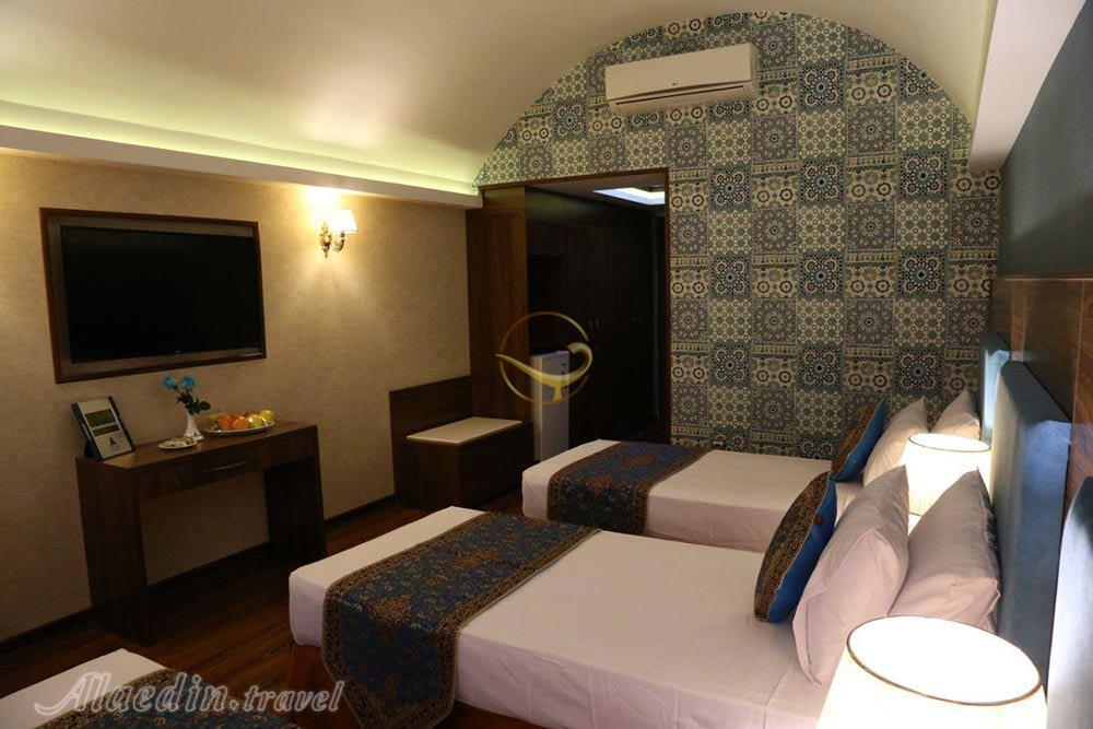 Triple room of three star Parsian Azadi Hotel in Yazd| Alaedin Travel