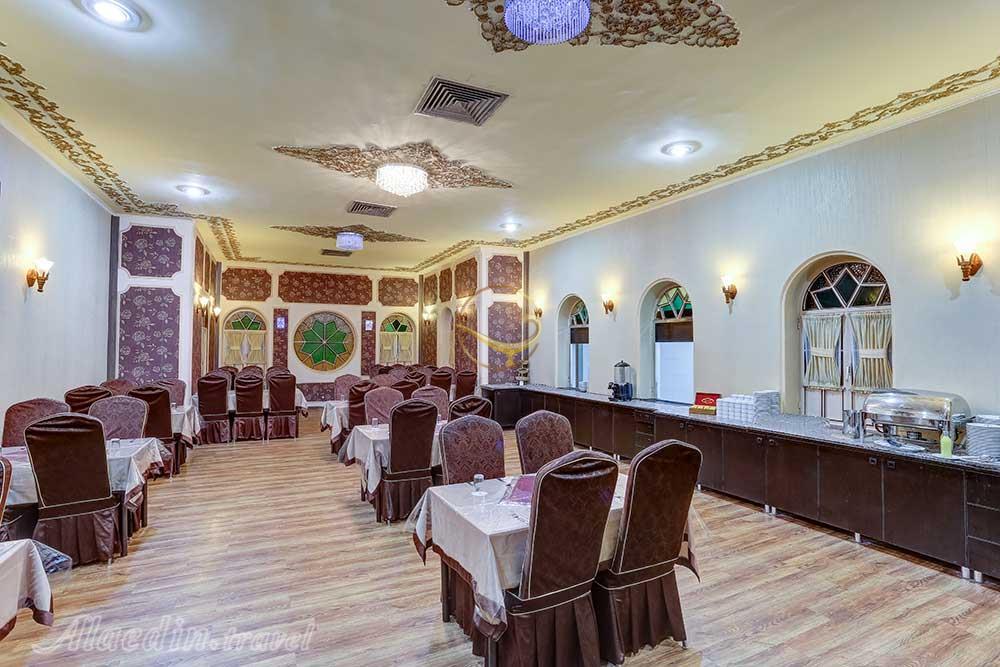 Restaurant of three star Parsian Azadi Hotel in Yazd| Alaedin Travel