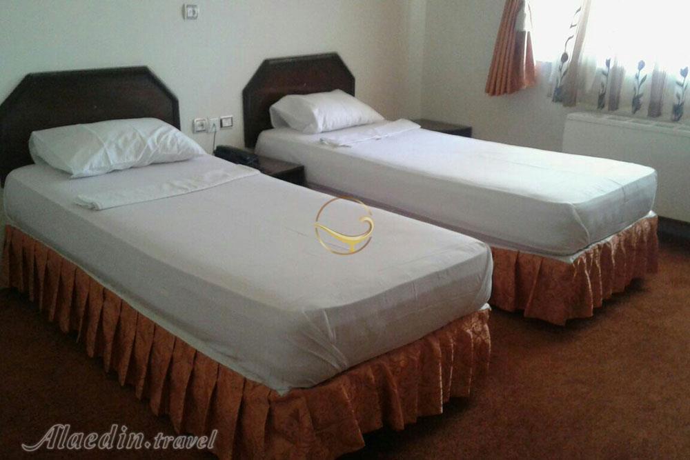 Twin room of three star Tehrani Hotel in Yazd| Alaedin Travel