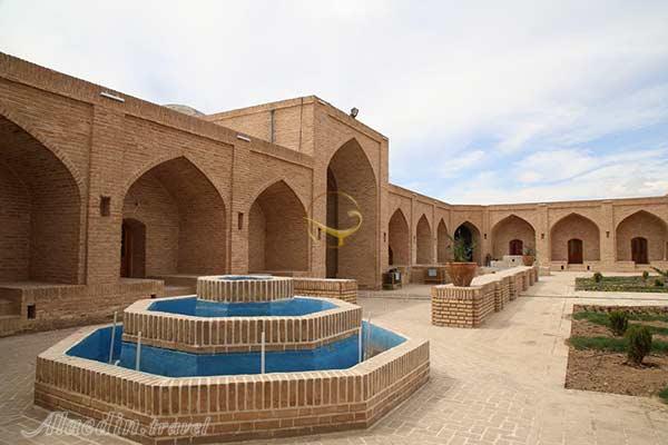 Dehnamak Caravanserai in Aradan