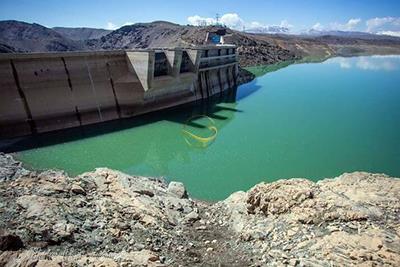 Zayanderud Dam in Chadegan