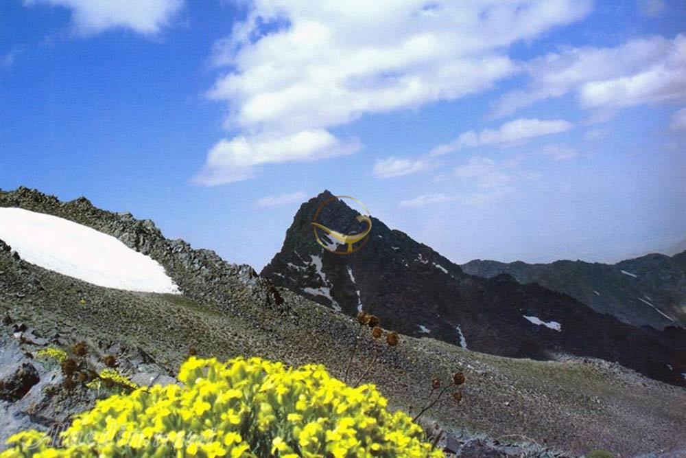 Takht-e Nader Plain of Hamadan | Alaedin Travel