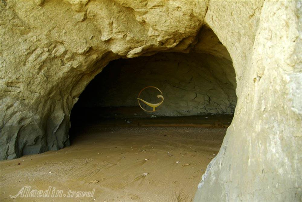 Sea Caves of Hormuz Island | Alaedin Travel