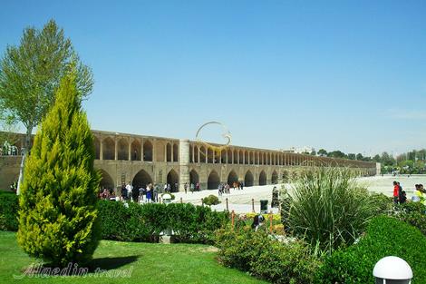 Si-o-se Pol (Allahverdi Khan Bridge) in Isfahan