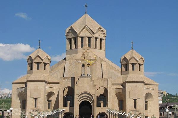 کلیسای جامع سنت گریگور روشنگر (لوزاوریچ) در ایروان - ارمنستان