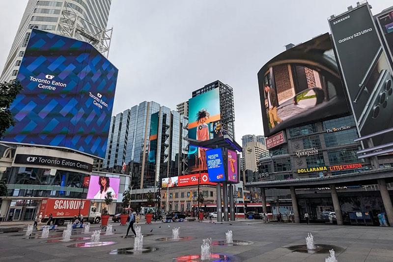 yonge-dundas-square-toronto10