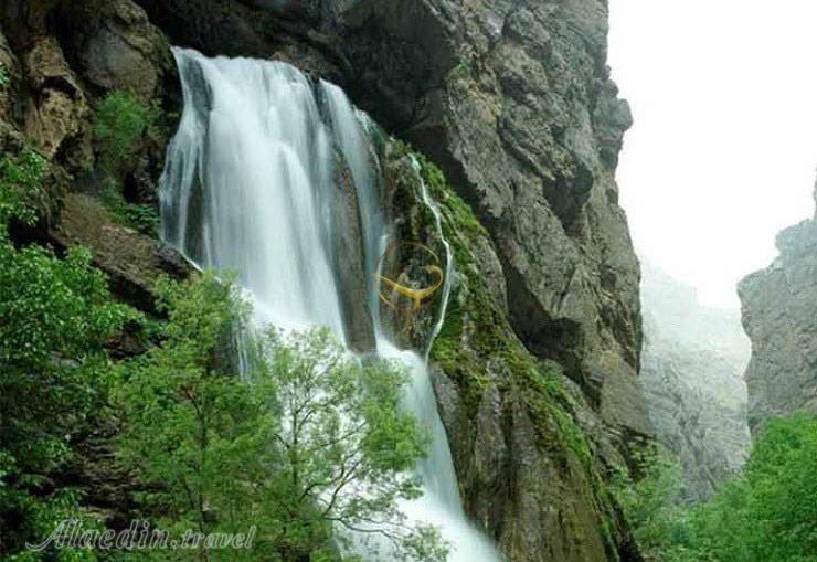 آبشار آب سفید