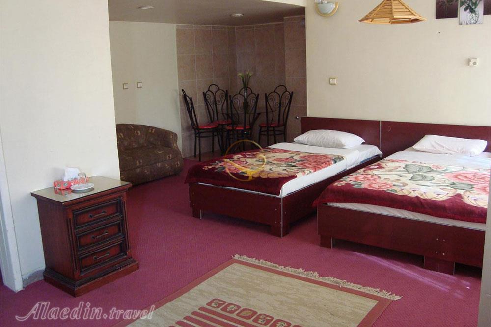 Triple room of Kaveh Hotel in Isfahan| Alaedin Travel