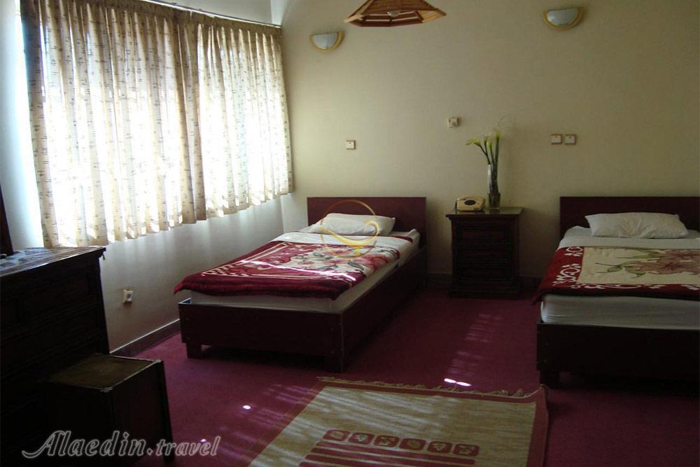 Twin room of Kaveh Hotel in Isfahan| Alaedin Travel