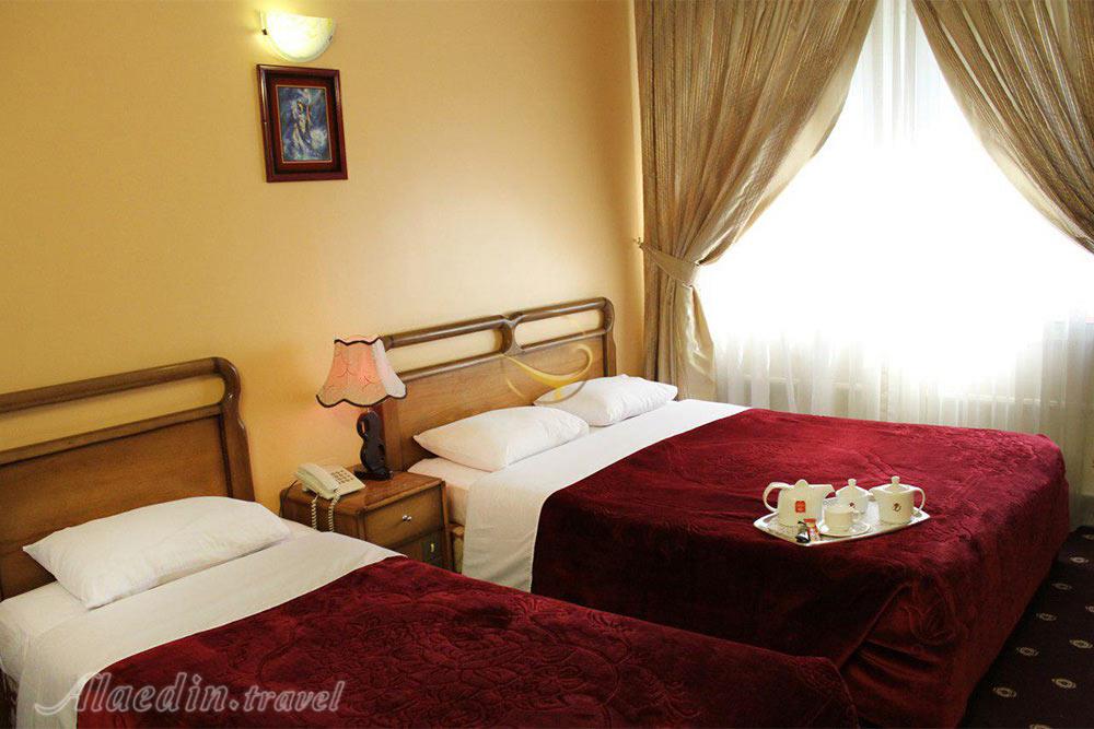 Triple room of three star Melal Hotel in Isfahan| Alaedin Travel