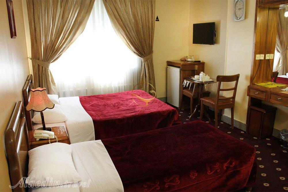 Triple room of three star Melal Hotel in Isfahan| Alaedin Travel